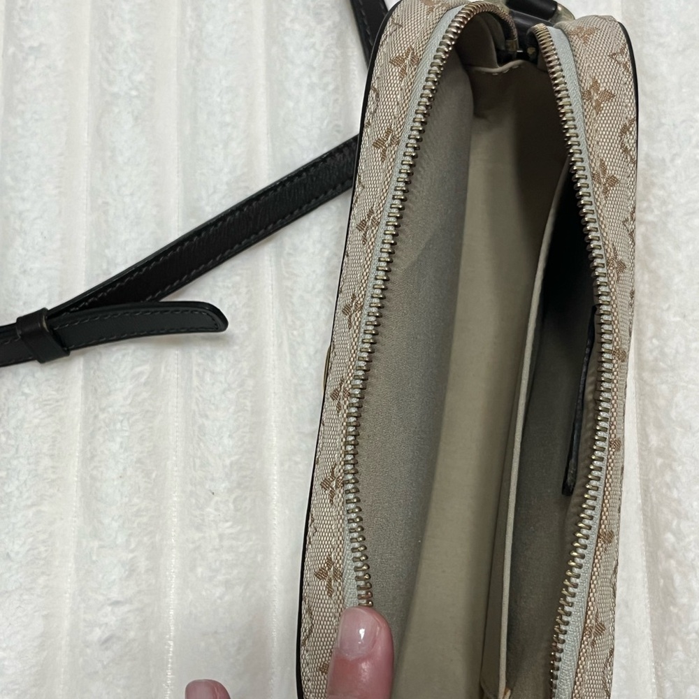 Louis Vuitton Beige and Brown Monogram Shoulder Bag - Picture 9 of 11